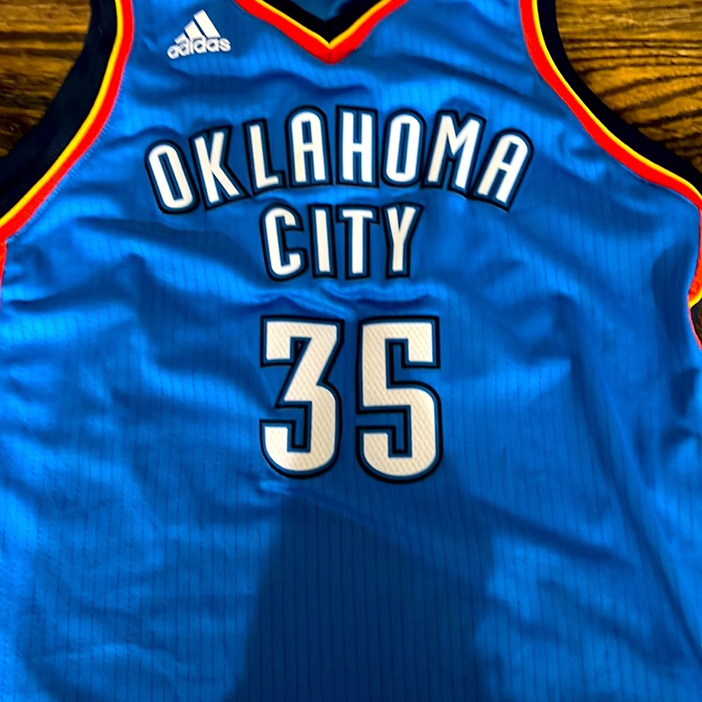 Oklahoma City Thunder Kevin Durant Jersey. Youth Large. Great condition.